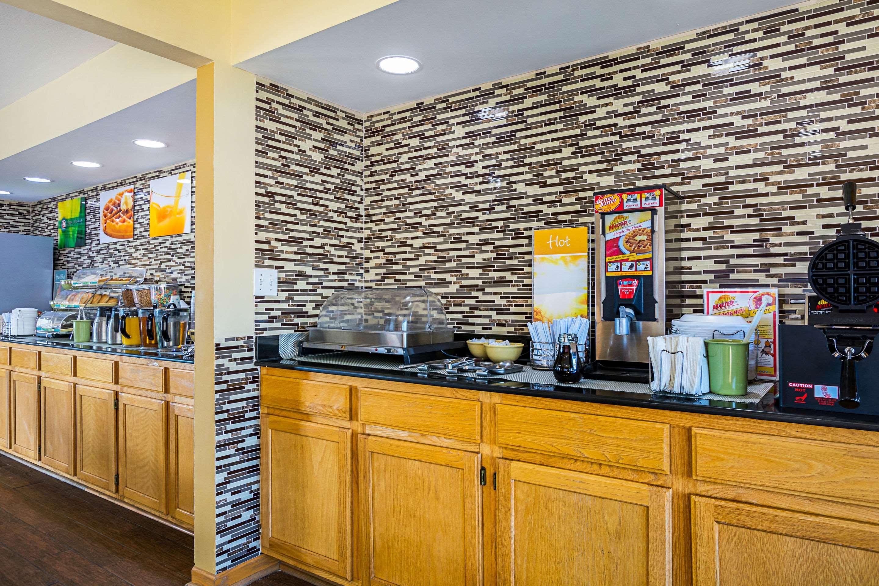 Quality Inn & Suites Greensburg I-74 Zewnętrze zdjęcie
