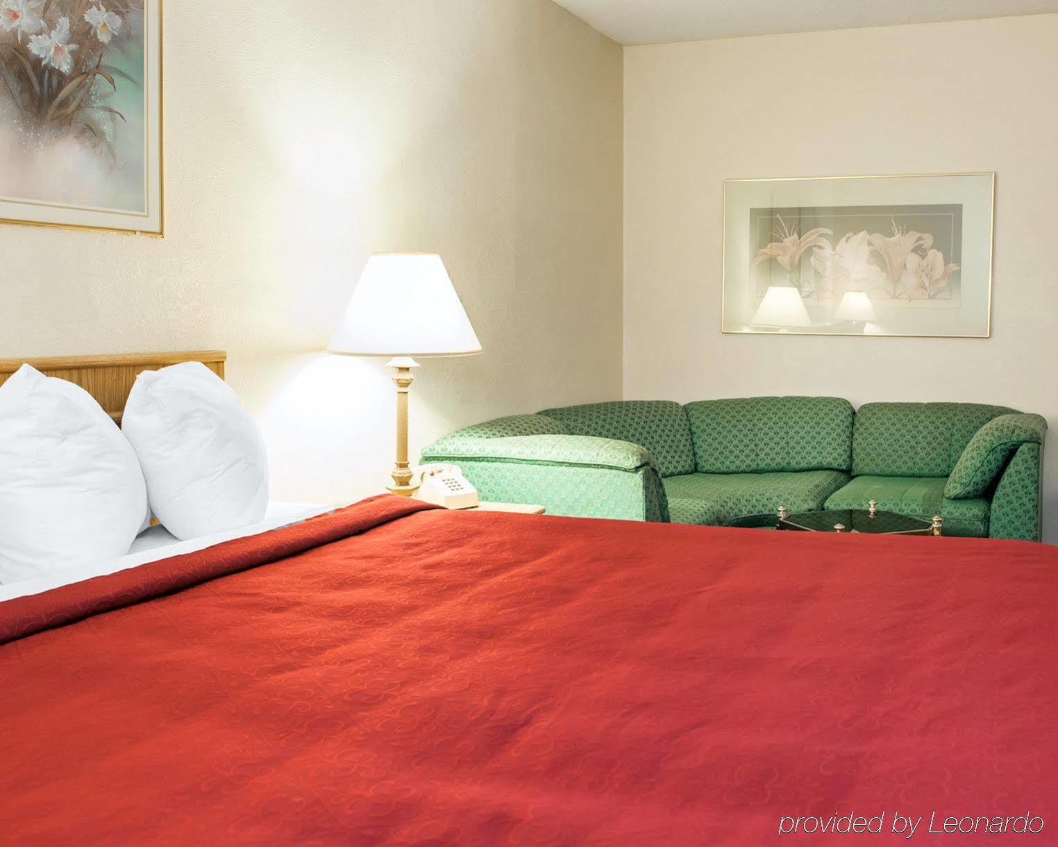 Quality Inn & Suites Greensburg I-74 Zewnętrze zdjęcie