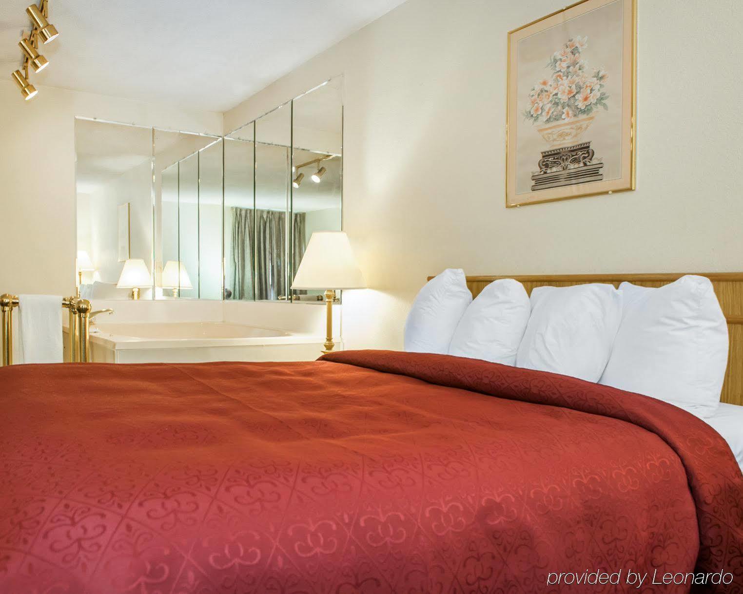 Quality Inn & Suites Greensburg I-74 Zewnętrze zdjęcie