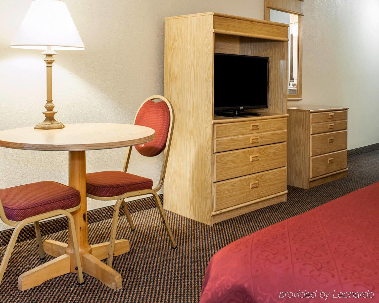 Quality Inn & Suites Greensburg I-74 Zewnętrze zdjęcie